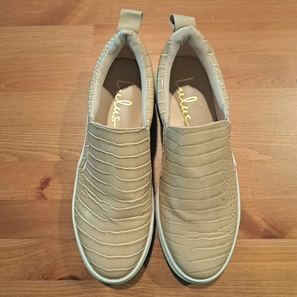 Lulus Women’s size 6 Dylann  Slip-On Flatform